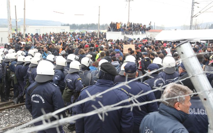 Συγκέντρωση διαμαρτυρίας των προσφύγων στην Ειδομένη