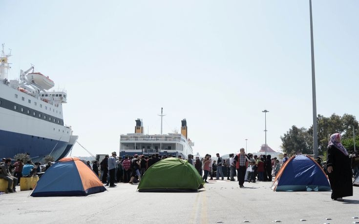 Σε Οινόφυτα και Μαλακάσα πρόσφυγες και μετανάστες από τον Πειραιά