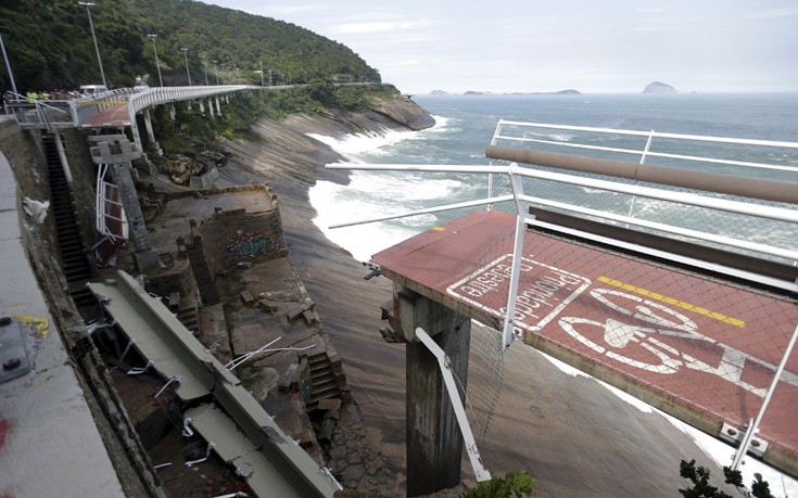 Δύο νεκροί από κατάρρευση ποδηλατόδρομου στη θάλασσα στη Βραζιλία