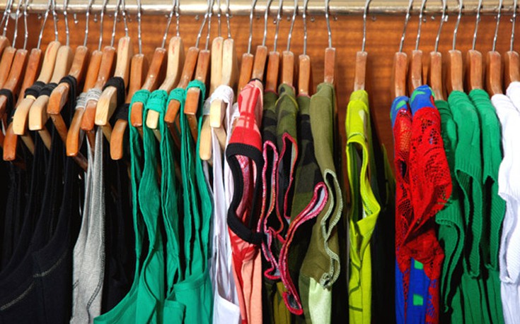 Πώς να αφαιρέσετε το ρετσίνι από τα ρούχα