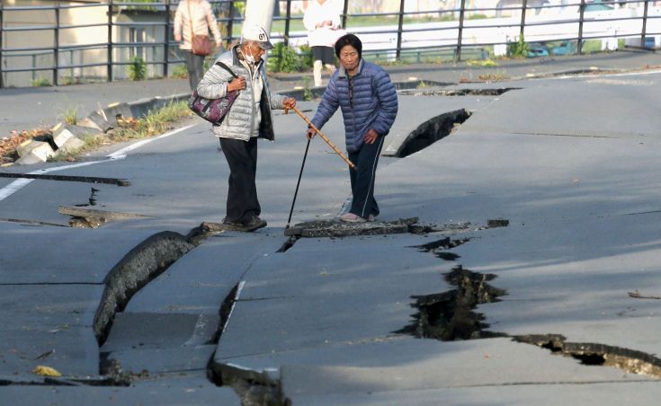 Νεκροί, ζημιές και έκρηξη ηφαιστείου από τον σεισμό στην Ιαπωνία