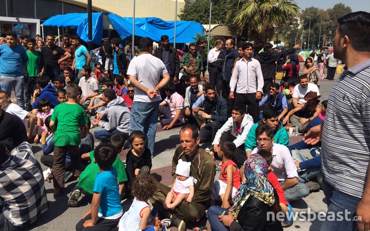 Ένταση στο λιμάνι, δε φεύγουν από τον Πειραιά οι πρόσφυγες
