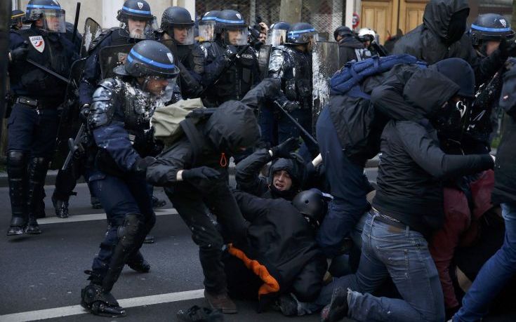 Επεισόδια και 130 συλλήψεις σε διαδήλωση στο Παρίσι