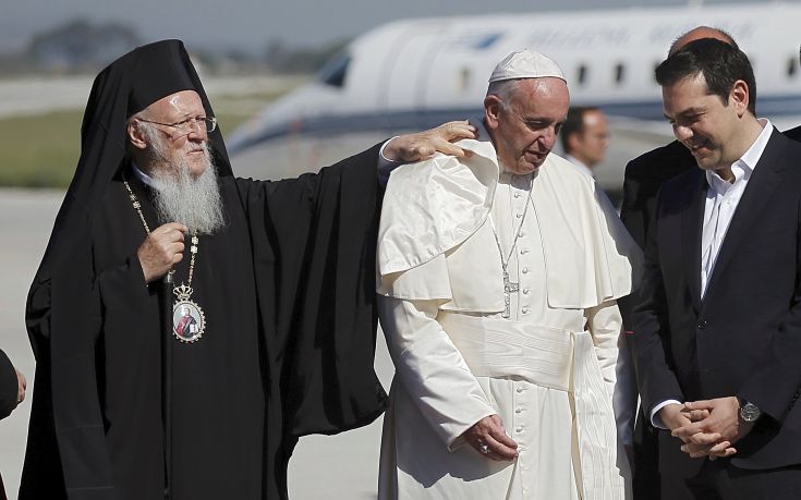 Τον Πάπα υποδέχτηκε ο πρωθυπουργός στη Λέσβο