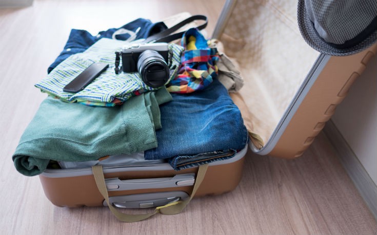 Το έξυπνο κόλπο για τις βαλίτσες που θα κρατήσει τα ρούχα σας ατσαλάκωτα