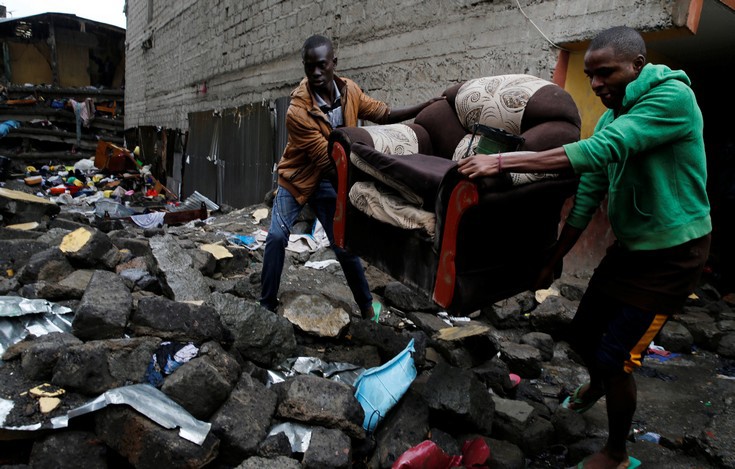 Κοριτσάκι στην Κένυα ανασύρθηκε ζωντανό 3 μέρες μετά την κατάρρευση κτιρίου