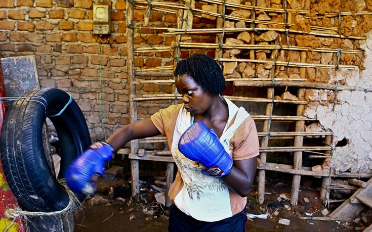 Οι γυναίκες μποξέρ των παραγκουπόλεων της Ουγκάντας