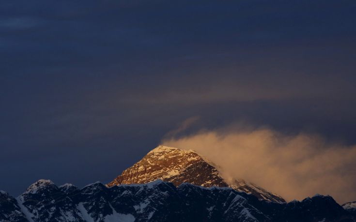 Δύο ορειβάτες κατέκτησαν την κορυφή του Έβερεστ και πέθαναν κατά την κατάβαση