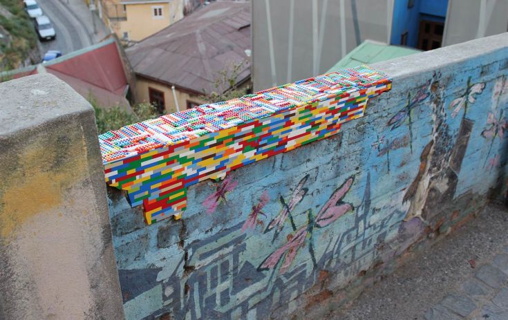 Επιδιορθώνει τοίχους που καταρρέουν με… Lego