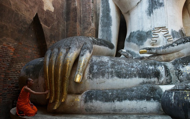 Φωτογραφικό ψηφιδωτό με στιγμιότυπα της βουδιστικής λατρείας στην Ασία