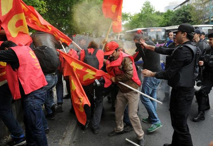 Ένας νεκρός και πάνω από 200 συλλήψεις στην Κωνσταντινούπολη