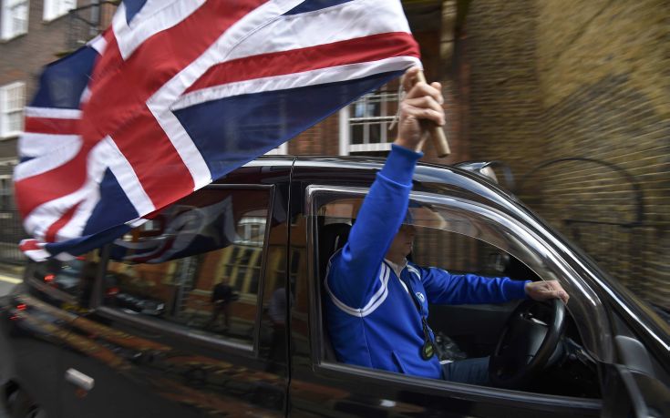 «Περισσότερο ευτυχισμένοι οι Βρετανοί μετά την απόφαση για το Brexit»