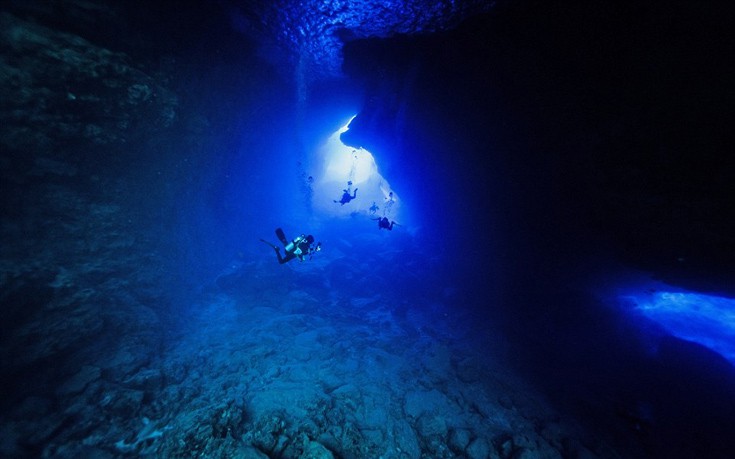 Η μαγευτική εμπειρία της κατάδυσης σε υποβρύχια σπήλαια