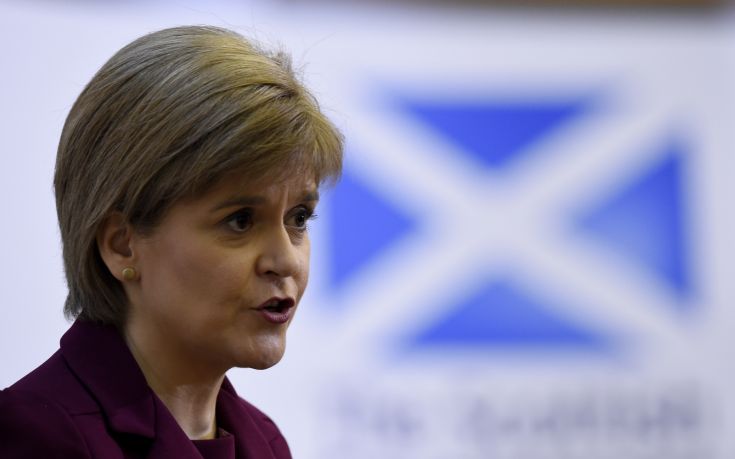 Αναστέλλει την προεκλογική εκστρατεία και το Εθνικό Κόμμα της Σκωτίας