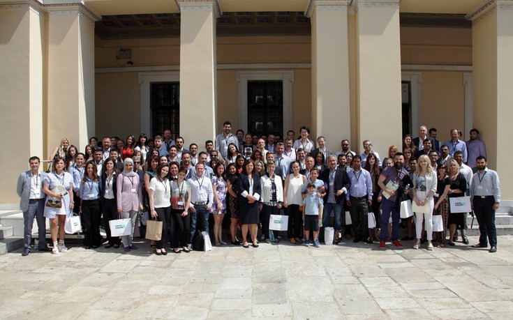 Το DHI Global Medical Group αποτελεί τη μεγαλύτερη και πιο έμπειρη ιατρική ομάδα στον κόσμο στην αποκατάσταση του τριχωτού Το DHI Global Medical Group αποτελεί τη μεγαλύτερη και πιο έμπειρη ιατρική ομάδα στον κόσμο στην αποκατάσταση του τριχωτού