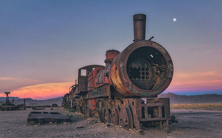 Το νεκροταφείο τρένων της Βολιβίας με τα απομεινάρια της σιδηροδρομικής ιστορίας
