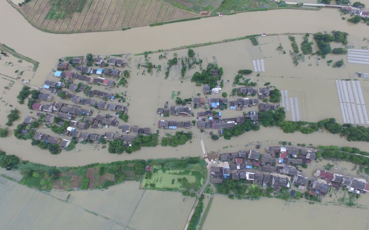 Στις πλημμυρισμένες περιοχές της Κίνας ο στρατός
