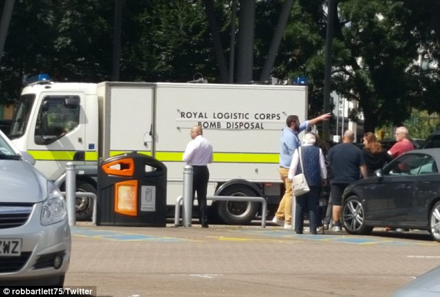 Εκκενώνουν εμπορικό κέντρο στη Βρετανία λόγω ύποπτης βαλίτσας