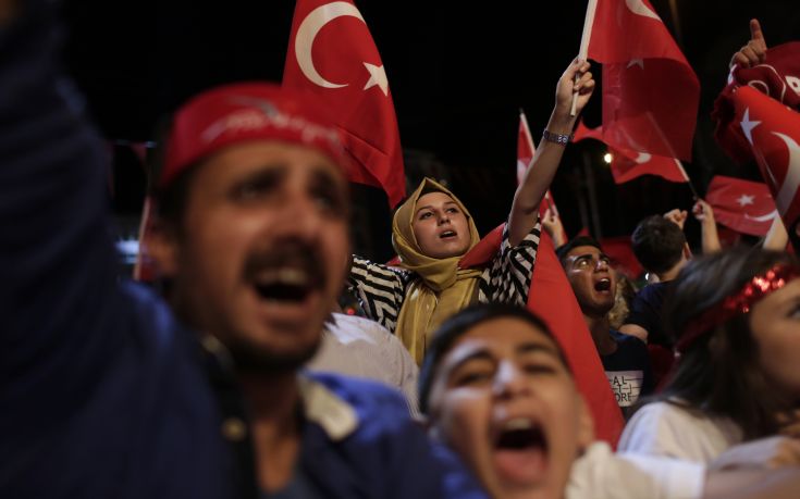 Χιλιάδες υποστηρικτές του Ερντογάν αναμένεται να βγουν στους δρόμους σήμερα