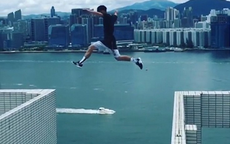 Απίστευτο άλμα ανάμεσα σε ουρανοξύστες στο Χονγκ Κονγκ