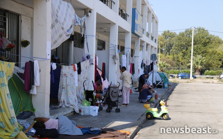 Τραγικές συνθήκες διαβίωσης για τους πρόσφυγες στο Ελληνικό