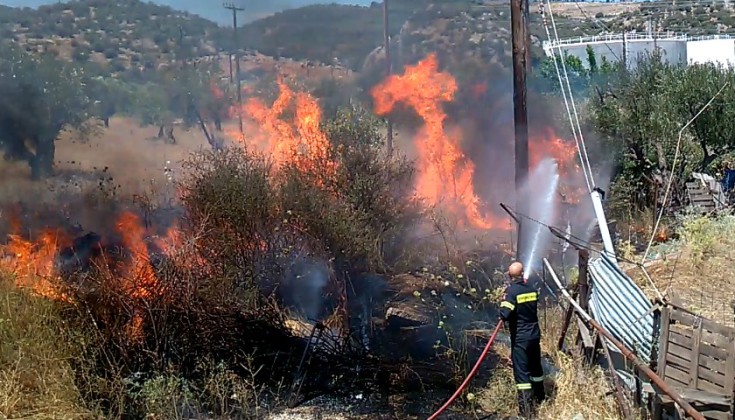 Πυρκαγιά απείλησε τις δεξαμενές της ΔΕΗ στη Λέσβο