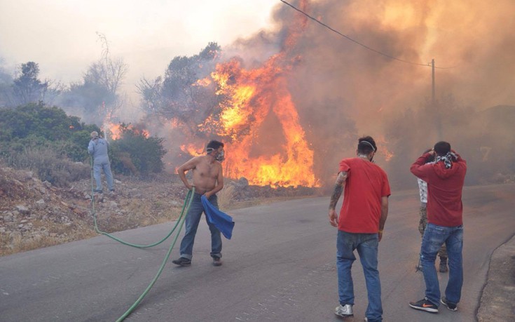 Φωτογραφίες από την καταστροφική πυρκαγιά στη Χίο