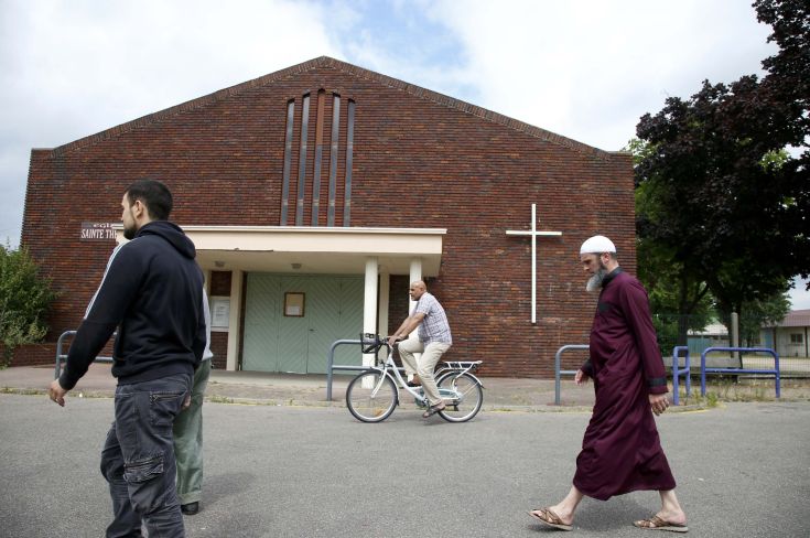 Σύρος πρόσφυγας κρατείται για τη σφαγή σε εκκλησία στη Γαλλία