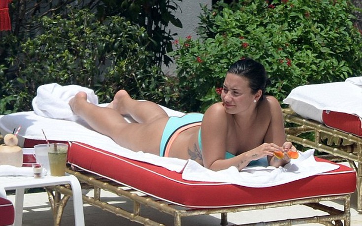 lovato6
