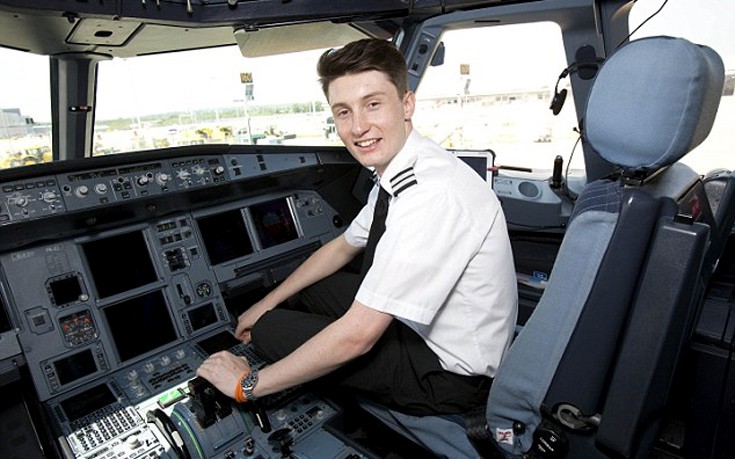 Ο νεαρότερος πιλότος της Βρετανίας είναι μόλις 19 χρονών