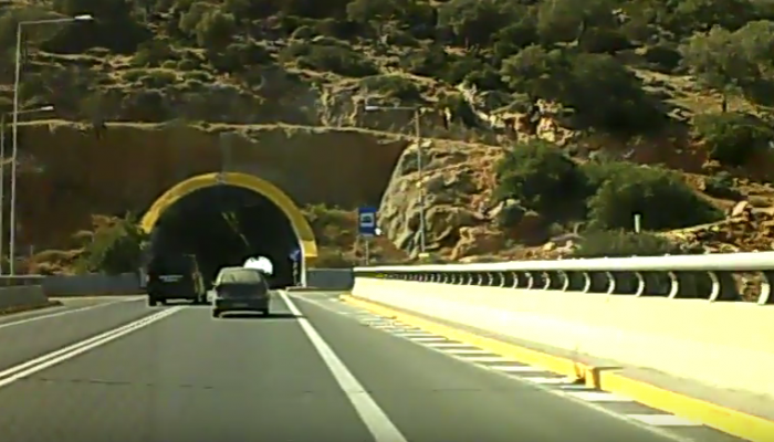 Τροχαίο ατύχημα με τρεις τραυματίες στο τούνελ του Βραχασίου στη Χερσόνησο