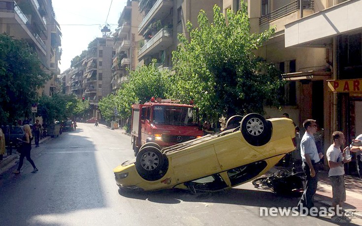 Ταξί ντελαπάρισε στο κέντρο της Αθήνας
