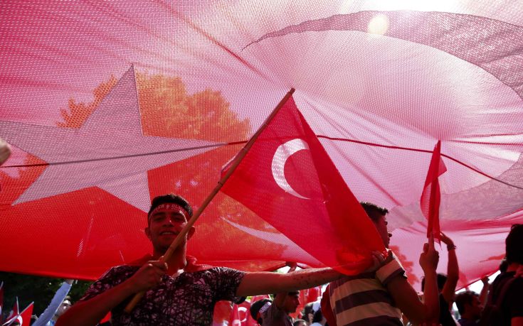 Οκτώ στους δέκα Γερμανούς θεωρούν ότι η Τουρκία δεν είναι Δημοκρατία