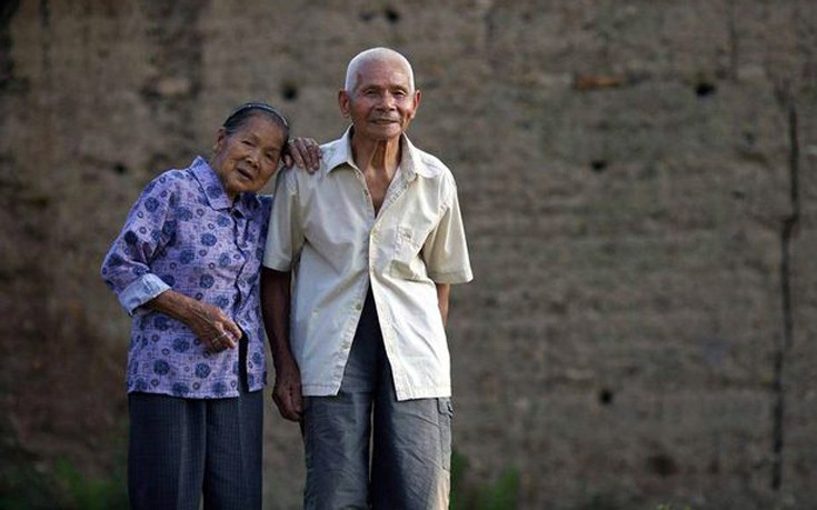 Το ζευγάρι που μετρά σχεδόν 100 χρόνια αγάπης αποκαλύπτει το μυστικό του