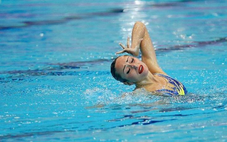 Το «στριπτίζ» ουκρανής αθλήτριας πριν πέσει στην πισίνα
