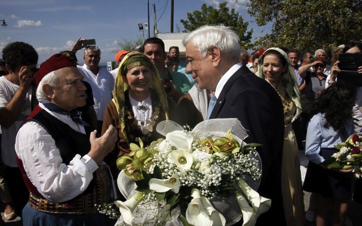 Στην καμένη Εύβοια ο Προκόπης Παυλόπουλος