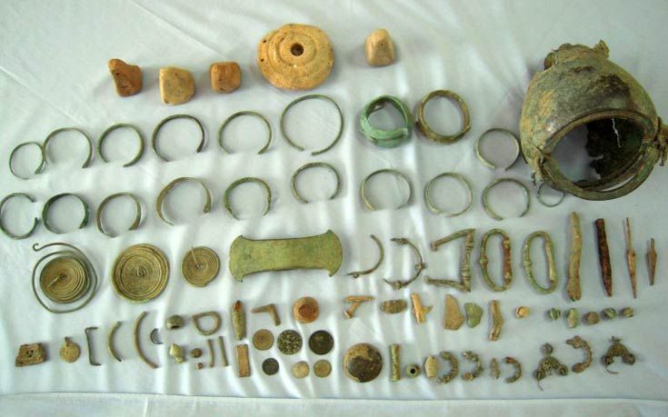 Αρχαιολογικό θησαυρό έκρυβε στο σπίτι του ένας 62χρονος