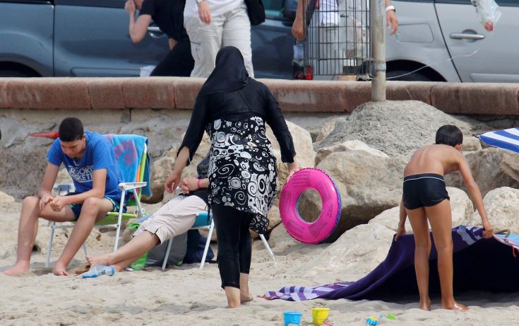 Ο ΟΗΕ προειδοποιεί για την απαγόρευση του μπουρκίνι σε παραλίες