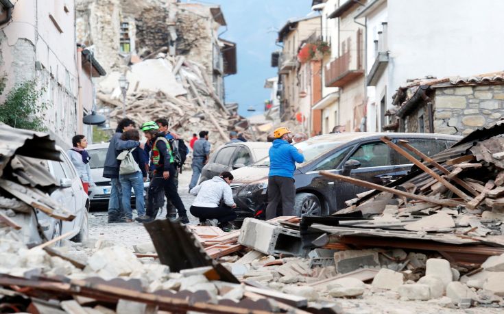 Εικόνες καταστροφής από το σεισμό στην Ιταλία