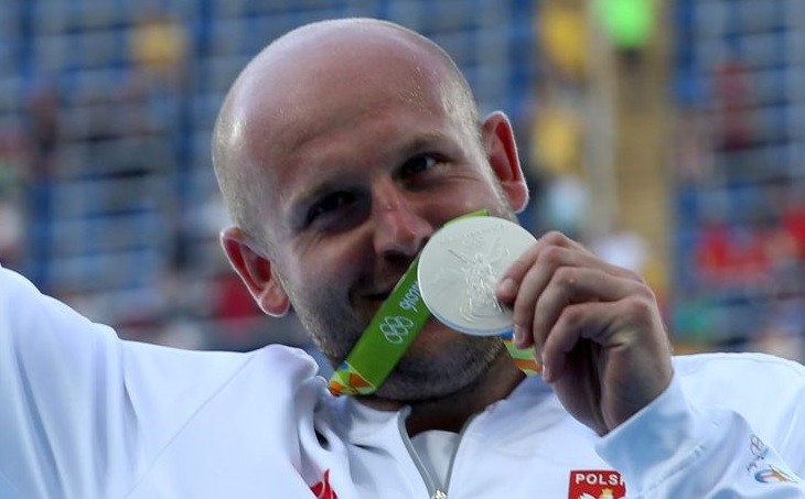 Ολυμπιονίκης πουλά το μετάλλιό του για να βοηθήσει αγοράκι με καρκίνο