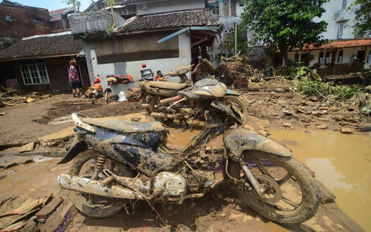 Είκοσι έξι νεκροί από τις πλημμύρες στην Ινδονησία