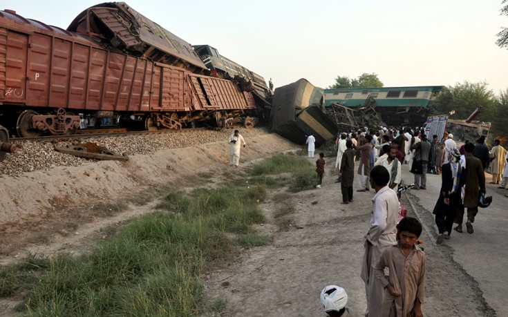 Έξι νεκροί σε σύγκρουση τρένων στο Πακιστάν