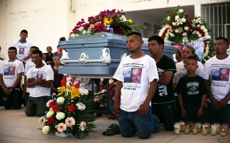 «Δικαιολογημένη» η χρήση βίας από τρεις αστυνομικούς που σκότωσαν Μεξικανό μετανάστη
