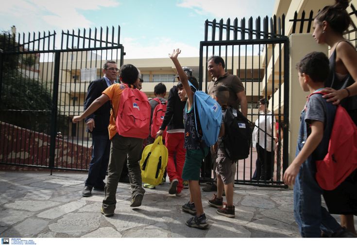 Παντής: Όλα πήγαν μια χαρά την πρώτη σχολική μέρα για τα προσφυγόπουλα