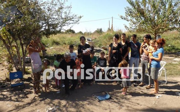 Σε βαγόνι και στο χώμα κοιμούνται 12 παιδιά στη Ζαχάρω