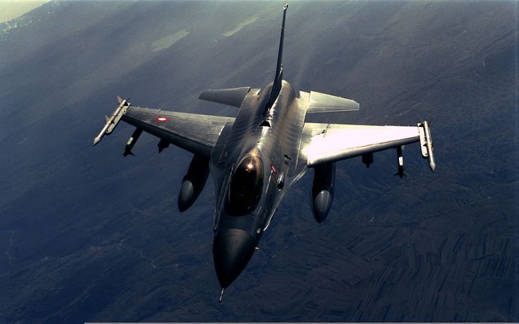 Τουρκικό F-16 πέταξε πάνω από τη Ρω
