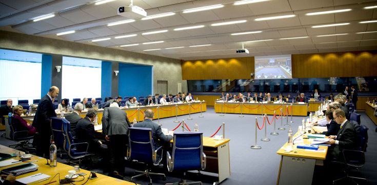 «Το Eurogroup τιμωρεί τον Τσίπρα για τα κοινωνικά μέτρα»