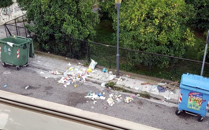 Αγανακτισμένοι οι κάτοικοι του Αγρινίου με τα σκουπίδια