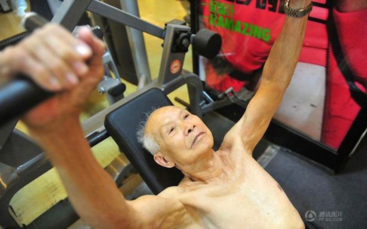 Ο 94χρονος που «χτίζει σώμα» και δεν σταματά να γυμνάζεται