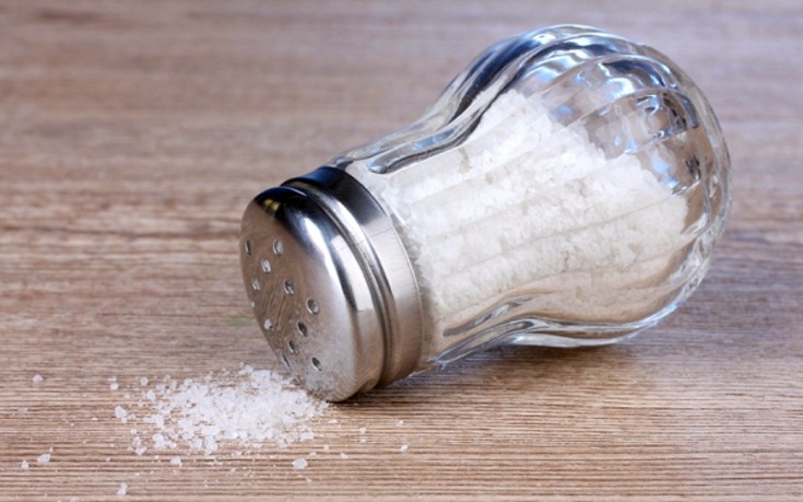 Λιγότερο αλάτι στο φαγητό μειώνει τη νυκτουρία